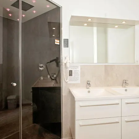 Apartment 4 Person In *